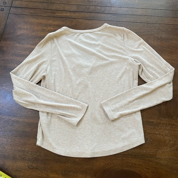 American Eagle Henley V-neck Long Sleeve T Shirt Women’s XL Oatmeal Snaps - Picture 2 of 8